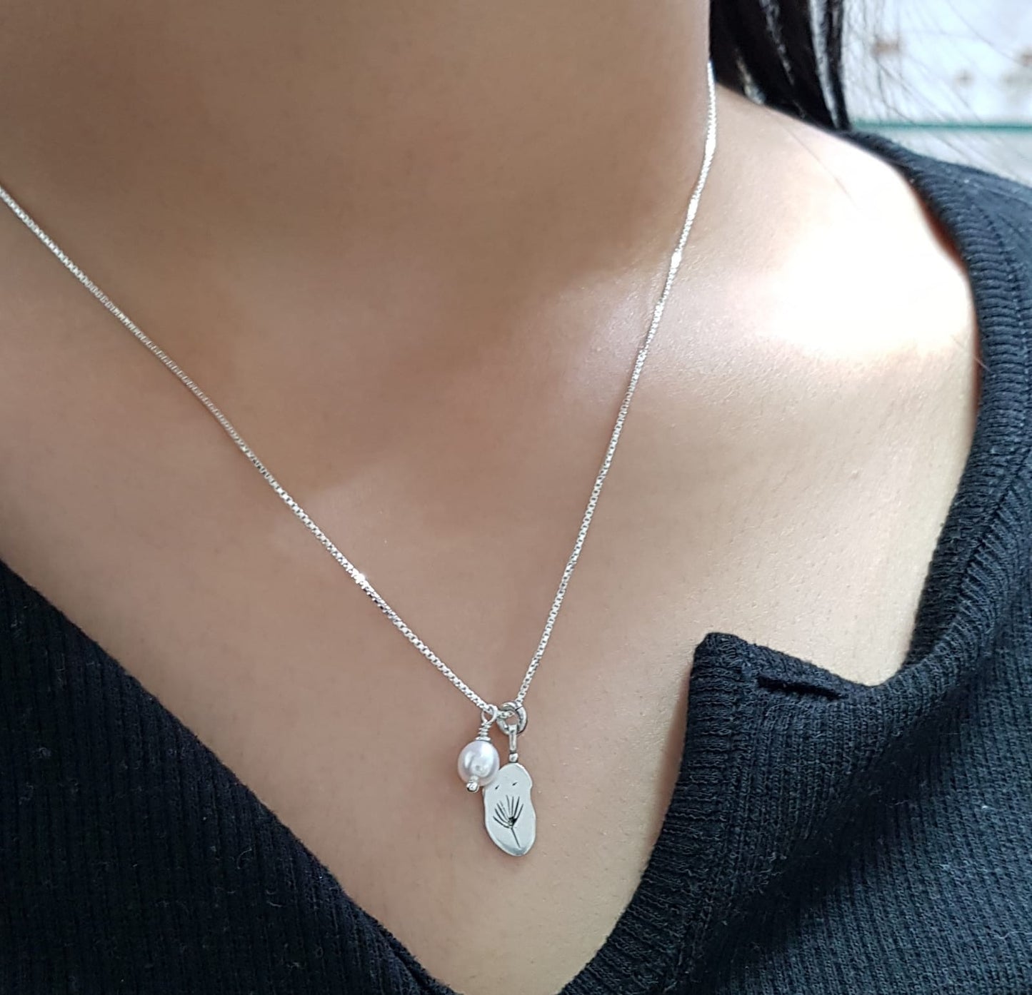 שרשרת ופשוטים הדברים ומותר בם לנגוע - מאיה