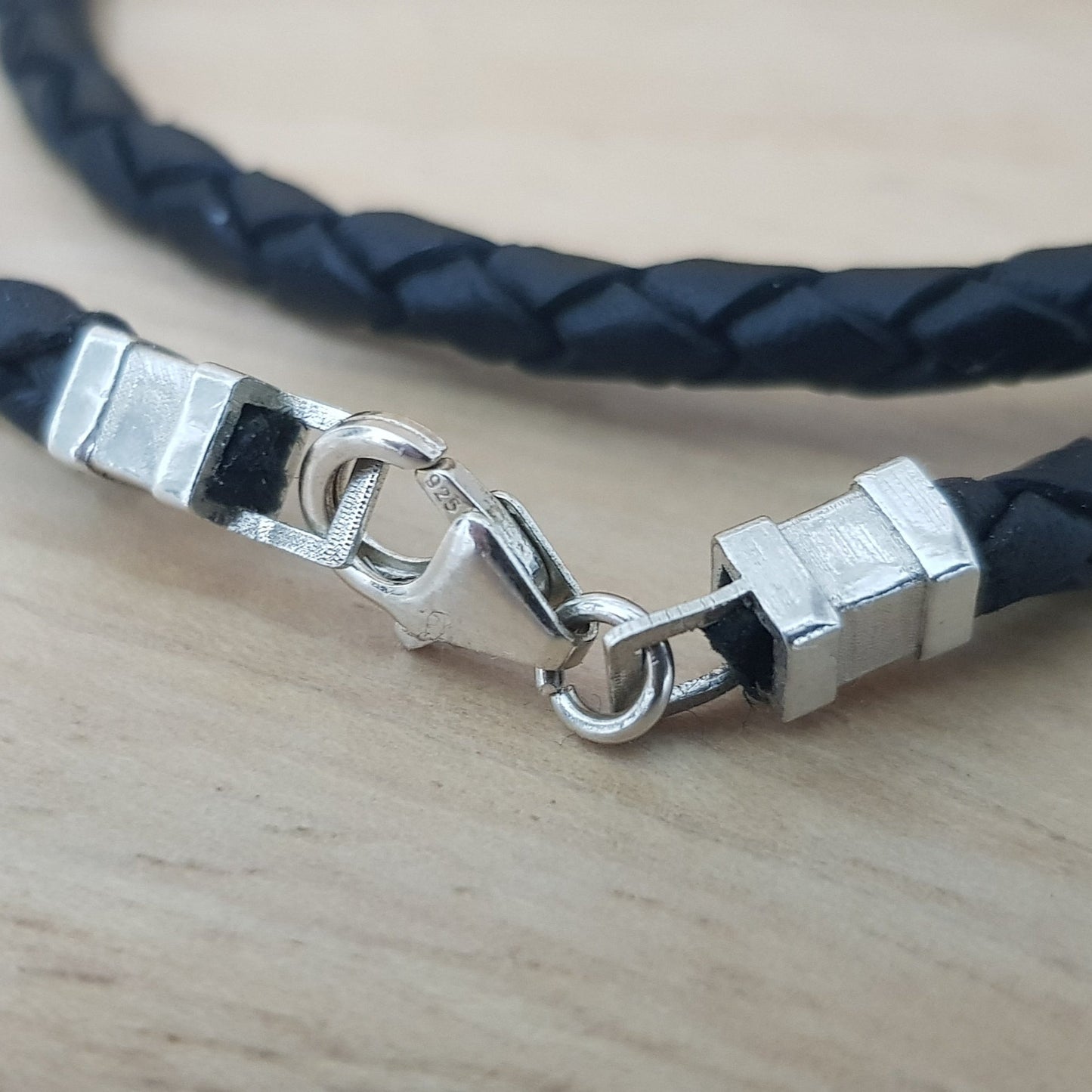 צמיד עור וחריטה לגבר