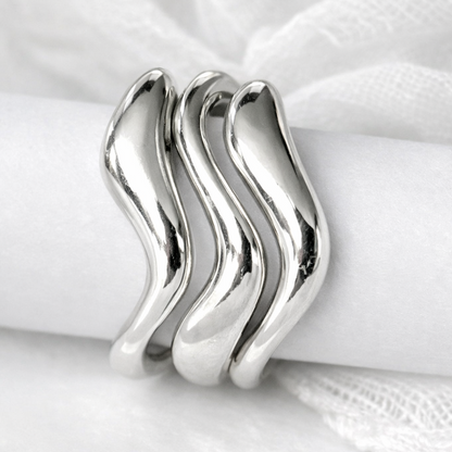 טבעת כסף מפוסלת בצורת גל