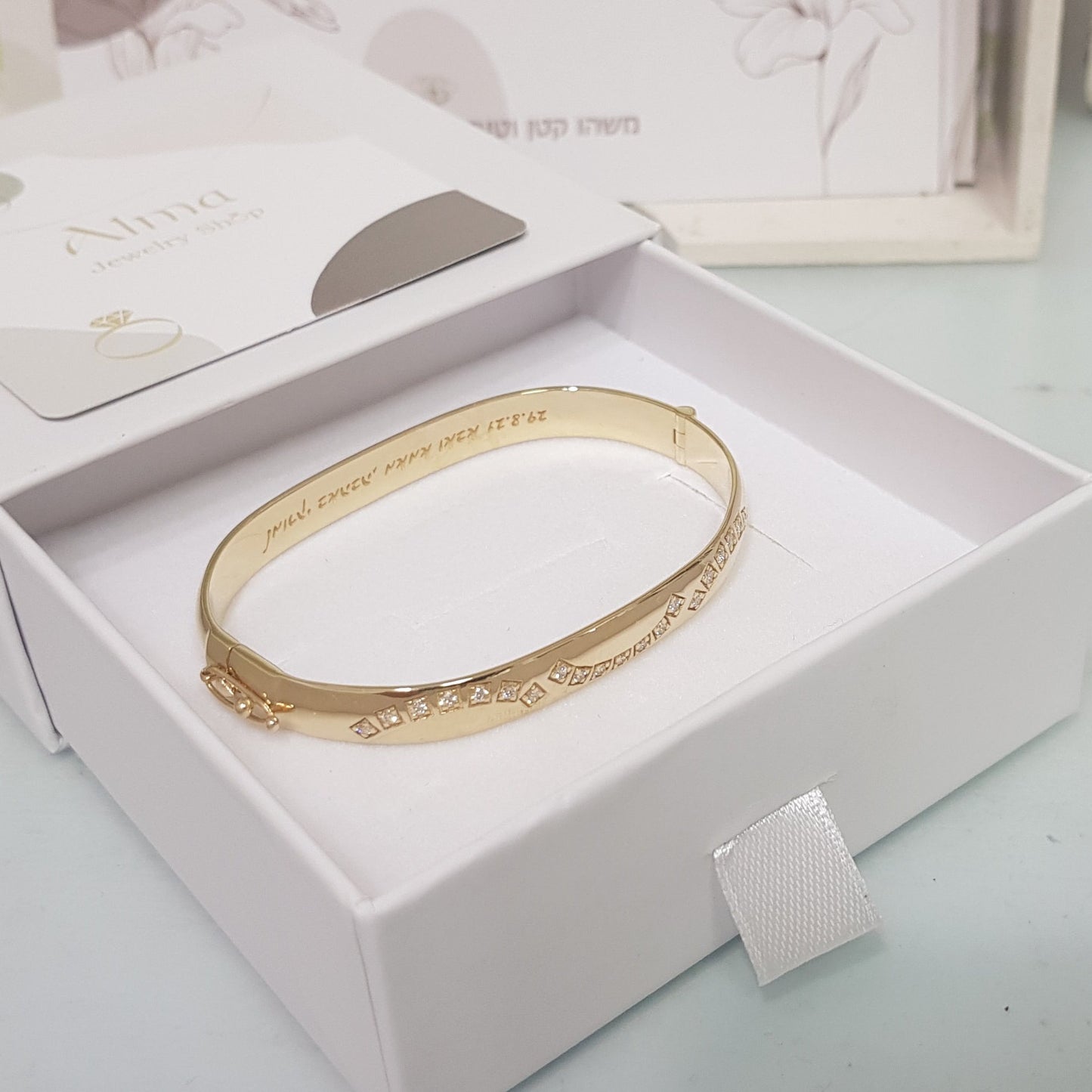 צמיד ייחודי בזהב ויהלומים מהמם