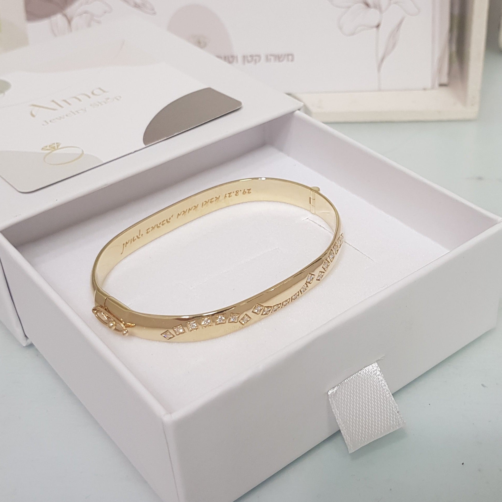 צמיד ייחודי בזהב ויהלומים מהמם