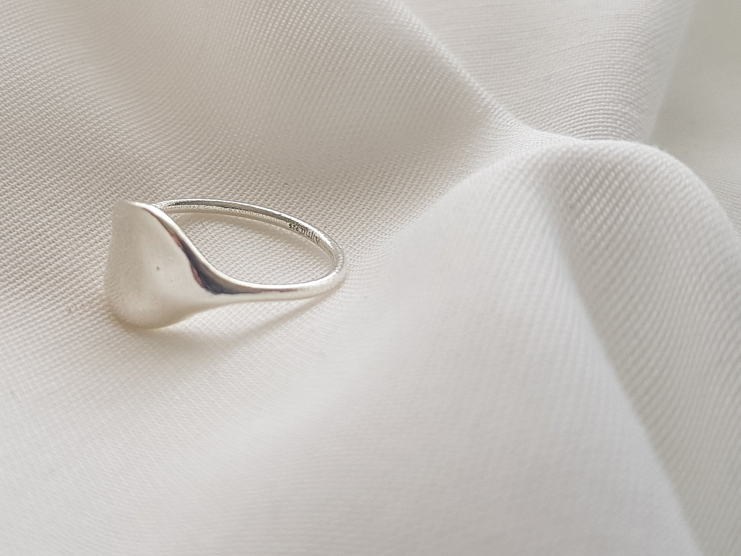 טבעת חותם אורגנית מכסף סטרלינג בעבודת יד | Alma Jewelry Shop תכשיטי כסף וזהב