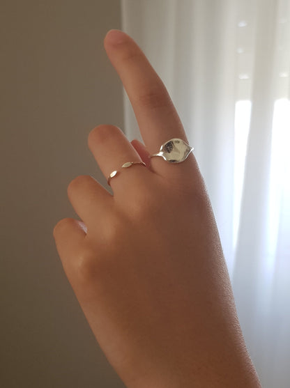 טבעת חותם  אורגנית מכסף סטרלינג בעבודת יד | Alma Jewelry Shop תכשיטי כסף וזהב